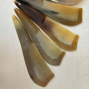 Peine de Cuerno de Color Natural para Todo Tipo de Cabello, Decoración Artesanal Exclusiva para el Hogar de Tayyab Handicraft de la India - Product Image 1