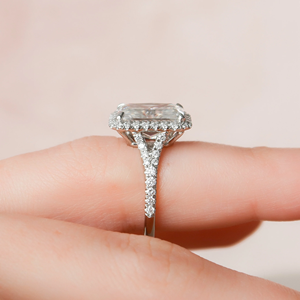 แหวนเพชรทรงรัศมีเจียระไนประณีตสำหรับผู้หญิง ทอง 14K ดีไซน์คลาสสิกแบบวงแหวนล้อมเพชร ได้รับการรับรองจาก IGI เพชรเพาะเลี้ยงในห้องปฏิบัติการ - Product Image 2