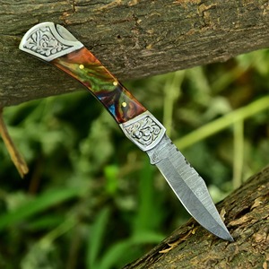 Couteau de chasse droit en acier Damas fait main OEM personnalisé, manche en résine, poignées gravées, étui en cuir, couteau de camping - Product Image 4