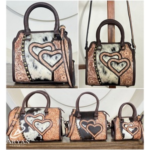 กระเป๋าหนังวัวแท้ลายแกะสลักด้วยมือ รุ่น Speedy Bag ประดับหัวใจ ดีไซน์เนอร์ สำหรับงาน March Expo 2026  แบบสะพายไหล่หรือถือได้ เหมาะสำหรับทุกเพศ - Product Image 1