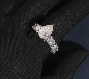 Anillo de plata 925 personalizado con moissanita VVS talla pera, estilo hip hop, con incrustaciones de circonitas, unisex, envío rápido desde stock local. - Product Image 5