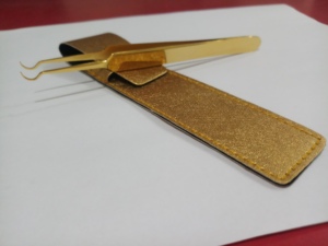 Kit de pinzas profesionales para extensión de pestañas de 3 piezas en acero inoxidable con acabado dorado espejo de primera calidad. - Product Image 4