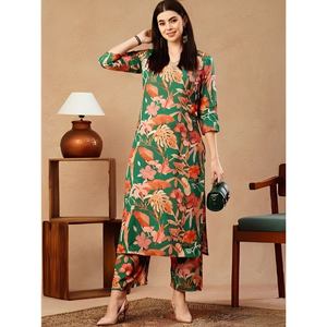 Kurti de travail en coton imprimé de créateur avec pantalon vert - Product Image 1