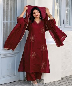 Maroon Cotton <b>Kurta</b> Set Dupatta <b>Women</b> Traditional Ethnic Wear Loose Fit Casual Outfit India Pakistan Style 86083 MORNI- MC-1143 - Product Image 2