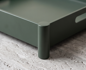 Plateau de service carré personnalisé en métal vert foncé avec finition pilier, poignées intégrées, vaisselle élégante pour la vente en gros - Product Image 4