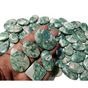 Piedra Preciosa Natural Verde Mariposite al por Mayor, Cuarzo Mica Cromado Pulido en Cabujón - Product Image 1