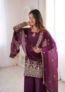 Robe Anarkali en soie brodée violette avec dupatta, tenue de mariage traditionnelle indienne et pakistanaise pour femme, coupe ample, longueur ras du sol - Product Image 3