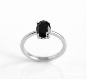 Bague élégante pour femme Rhaya Jewels en argent sterling 925 plaqué rhodium avec onyx noir taille ovale serti de griffes, bande délicate et tendance - Product Image 3
