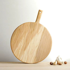 Planche à découper élégante en bois avec surface lisse pour une décoration de cuisine moderne et une présentation élégante - Product Image 1