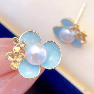 ต่างหูมุกน้ำจืดทรงคลาสสิกสีฟ้าฝรั่งเศส ขนาด 4-5 มม. รูปทรงขนมปัง - Product Image 3