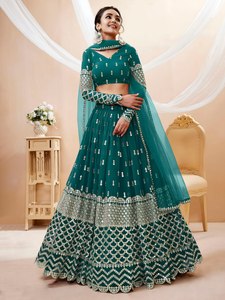 Robe de demoiselle d'honneur en mousseline vert émeraude avec détails perlés et découpés, manches longues, col en V, longueur ras du sol, style ligne A - Product Image 5