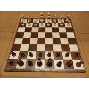 Jeu d'échecs en bois artisanal de qualité supérieure, plateau pliable, grand format, jeu de stratégie classique, décoration élégante pour la maison, jeu de société en bois - Product Image 1