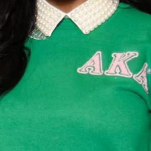 Sweat-shirt à col rond pour femme AKA Sorority Inc, design au dos en chenille verte, lettres grecques brodées, haut de gamme - Product Image 3