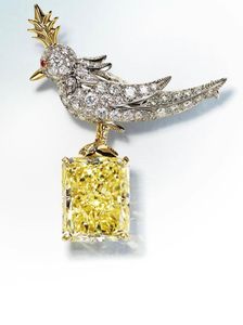 Pendentif en diamant de laboratoire de luxe très demandé pour mariage, fête ou cadeau d'anniversaire, disponible à la vente - Product Image 4