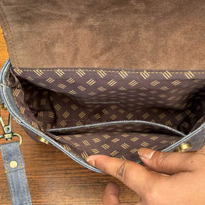 Bolsos cruzados de piel de vaca de oficina personalizados de alta calidad clásicos al por mayor de fábrica para bolsos de hombro de lujo con solapa pequeña para mujer - Product Image 5