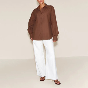 Camisa Blanca de Alta Calidad para Mujer, Corte Holgado, con Botones, Cuello Clásico, Minimalista, Sólida, con Puños Abotonados y Manga Larga - Product Image 4