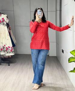 Kurti Corto Moderno de Algodón Cambrico con Estampado Floral Hecho a Mano, para Uso Diario, Último Diseño de Diseñador, Prenda Étnica en Stock, Rani - Product Image 3