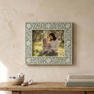 Cadre photo en nacre de qualité supérieure pour cadeaux personnalisés, célébrations d'anniversaire et décoration élégante de la maison - Product Image 1