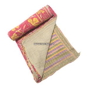 Couverture Kantha vintage lavable 100% coton, faite à la main, réversible, lourde, en patchwork de sari, du Rajasthan, du Pérou et d'Inde - Product Image 1