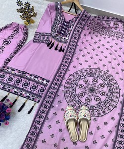 NUEVA COLECCIÓN: Conjunto de Muselina con Estampado Digital, Top, Pantalones Palazzo y Dupatta, Ropa Festiva, Precio al por Mayor, Prenda Étnica, Color Rosa Bebé - Product Image 3