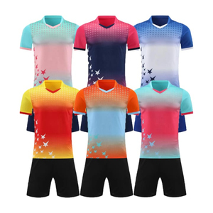 Ensemble de tenue de football 100% polyester léger, séchage rapide, respirant, antibactérien, personnalisable - Product Image 6