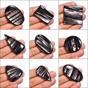 คาโบชองทรงต่างๆ ทำจากไฮเปอร์สเตนธรรมชาติ ชักราลูเม่ ขัดเงาด้วยมือ สีเทาเข้ม มีเอฟเฟกต์แสงเล่นสี/ไฟ ขนาด 10-30 มม. - Product Image 6