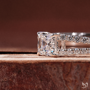 แหวนเพชรทรง Asscher 0.5 กะรัต ฝังเพชรแบบ Split Pave วงแหวนทองคำขาว 10K รับรองโดย IGI แหวนหมั้น - Product Image 2
