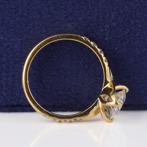Bague de fiançailles ovale en diamant de laboratoire certifié IGI de 1,50 carat, plaqué or 14 carats, sertie pavé, monture tulipe, pour mariage et soirée - Product Image 5