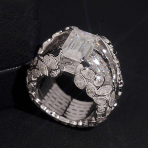Anillo de Moissanita con Corte Esmeralda, Anillo de Lujo con Halo de Diamantes, Oro Blanco, Joyería de Moda, Regalo de Compromiso para Hombres y Mujeres - Product Image 6