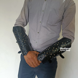 สนับแขนหนังทำมือสไตล์ยุคกลาง สีดำ ปรับขนาดได้ สำหรับนักรบ เหมาะสำหรับการแสดงบทบาทสมมติ ฮาโลวีน - Product Image 6