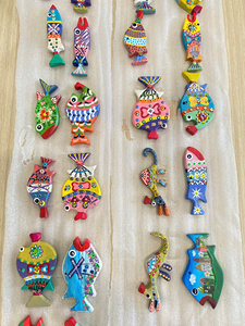 Figuras de Animales Pintadas a Mano en Madera de Fresno, Talladas, Coloridas, Artesanía Sostenible, Decoración Coleccionable para Colgar en la Pared - Product Image 4