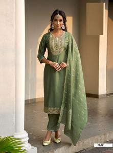 Kurti en rayonne brodée avec doublure unie – Vêtements indiens et pakistanais - Product Image 5