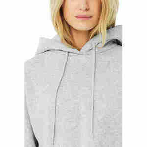 Sudadera con capucha corta gris personalizada al por mayor para mujer, de algodón polar, estilo urbano, corte holgado, top corto para mujer, sudadera tipo jersey con capucha - Product Image 4