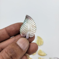 Breloques classiques en nacre naturelle véritable sculptée, serties en clos, qualité supérieure, faites à la main, pour la fabrication de bijoux en gros