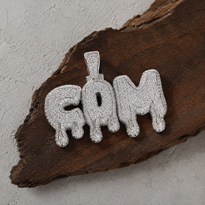 Pendentif personnalisé chrétien hip-hop avec initiale, entièrement serti de micro-pavés de moissanite, en argent 925, 110g, vente en gros - Product Image 1