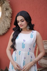Vestido elegante de algodón blanco estampado para mujer, estilo evasé, de la colección After Six Wear Kurti. - Product Image 2