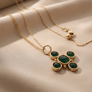 Collier pendentif fleur en onyx vert plaqué or, chaîne réglable, bijoux classiques pour femmes - Product Image 1