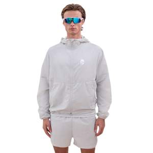 Ensemble veste coupe-vent translucide et short pour homme, veste légère à capuche avec taille élastique, ensemble de mode pour l'extérieur en blanc - Product Image 5