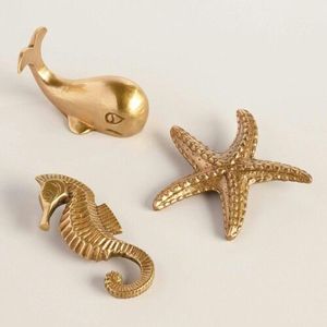 Elegant Metal Paperweight For Office Desk Decoration And Stylish <b>Document</b> Holding Accessory For Professional Use - Product Image 2