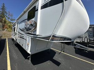 Used 2012 Keystone M-o-n-t-a-n-a 3400RL - Product Image 2