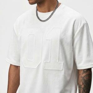 Camiseta de algodón blanca oversize de manga corta con cuello redondo y estampado en relieve para hombre, estilo casual, color liso, streetwear, ajuste regular, tejido de punto jersey. - Product Image 4
