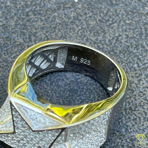 Bague Chevalière Aviateur en Moissanite pour Homme en Or Jaune, Sertie de Diamants, Bague Statement Luxe Hip Hop - Product Image 3