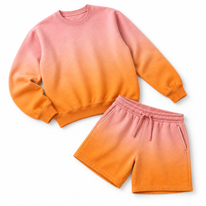 Ensemble sweat-shirt et short pour homme, streetwear tendance au look moderne et épuré, idéal pour se détendre, s'entraîner et les occasions décontractées, coupe confortable. - Product Image 3