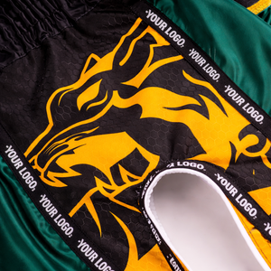 Shorts de Muay Thai personnalisés avec broderie OEM MFG, design de luxe blanc et or, 100% polyester satiné, légers, respirants, coupe large - Product Image 4