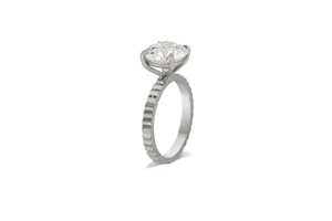 Anillo de compromiso de diamante cultivado en laboratorio, oro macizo de 14k, corte redondo de 2.20mm de ancho, solitario, joyería fina, aniversario, bandas estriadas, venta al por mayor - Product Image 3