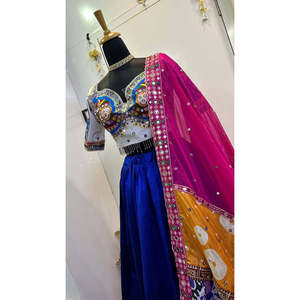 Ensembles spéciaux pour femmes Navratri Lehenga Choli avec broderie de travail et de fil de miroir véritable pour les festivals - Product Image 4