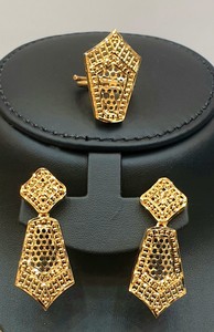 Juego de Joyería Clásica Indo-Africana Chapada en Oro de 24K (Collar/Aretes/Anillo) para Regalo de Boda o Compromiso - Joyería de Latón Hecha a Mano - Product Image 3