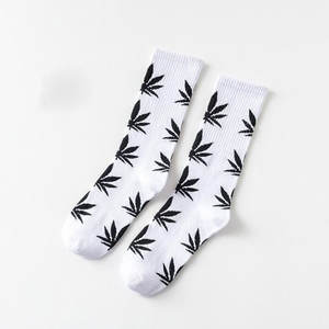Chaussettes décontractées pour le quotidien, tissu confortable, coupe décontractée, idéales pour le travail et les tenues décontractées - Product Image 1