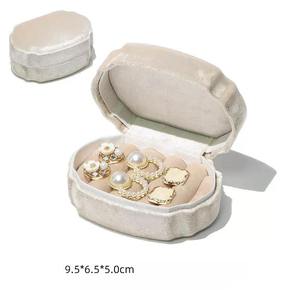 Luxurious Velvet Oval Shape Ring <b>Box</b> Jewelry <b>Earrings</b> Storage <b>Gift</b> <b>Box</b> - Product Image 2