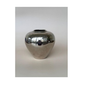 Elegante y hermoso florero de aluminio para decoración del hogar, hotel o restaurante. - Product Image 1